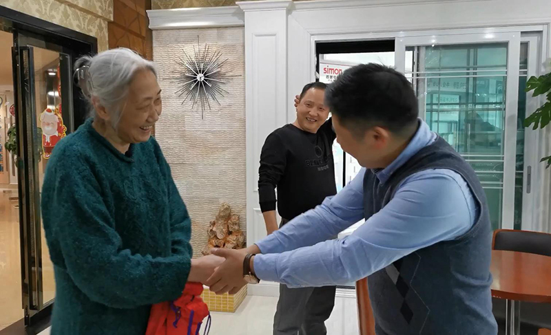易路榮昕叕獲錦旗:王阿姨一家送來4面錦旗(圖5) 易路榮昕叕獲錦旗:王阿姨一家送來4面錦旗