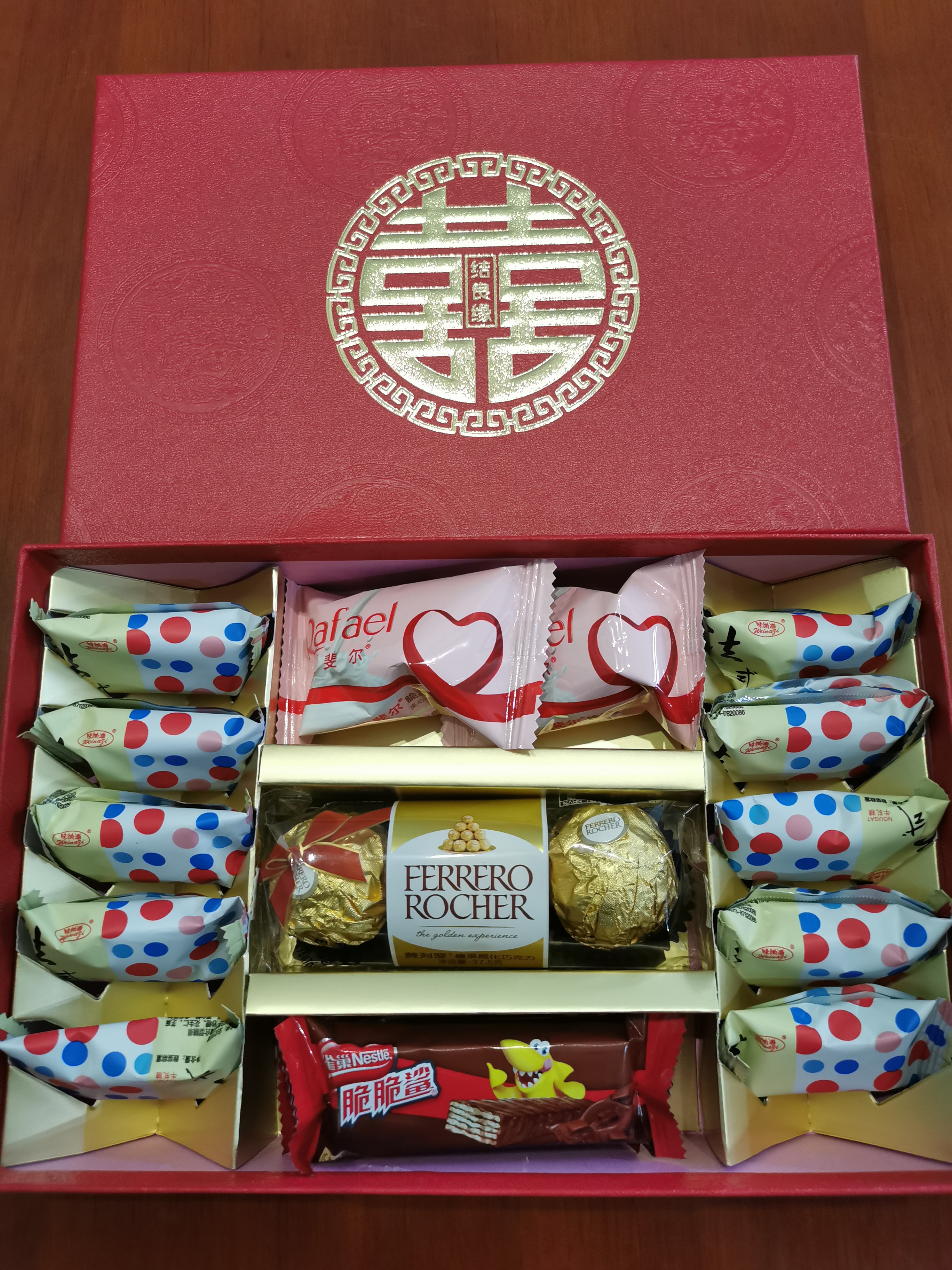 青云路陳先生的兒子結(jié)婚啦！特意送喜糖來(lái)公司