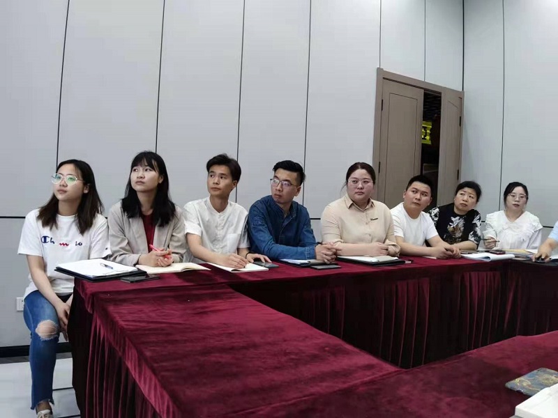 易路榮昕5月設(shè)計師強化會議:避免出現(xiàn)“三不管”