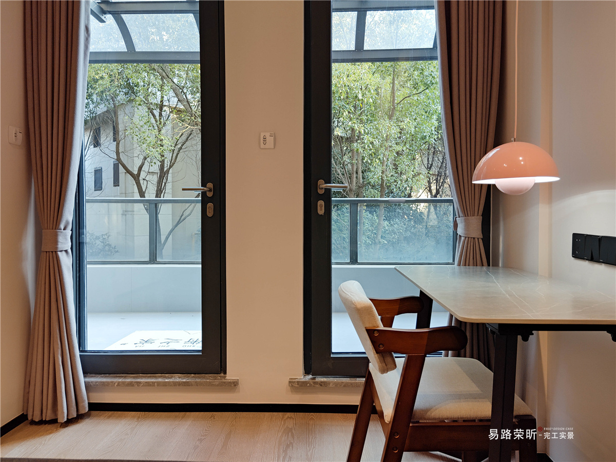 宝山区260平三层叠墅，是欣赏也是生活！,© 易路荣昕·上海·装修实景案例